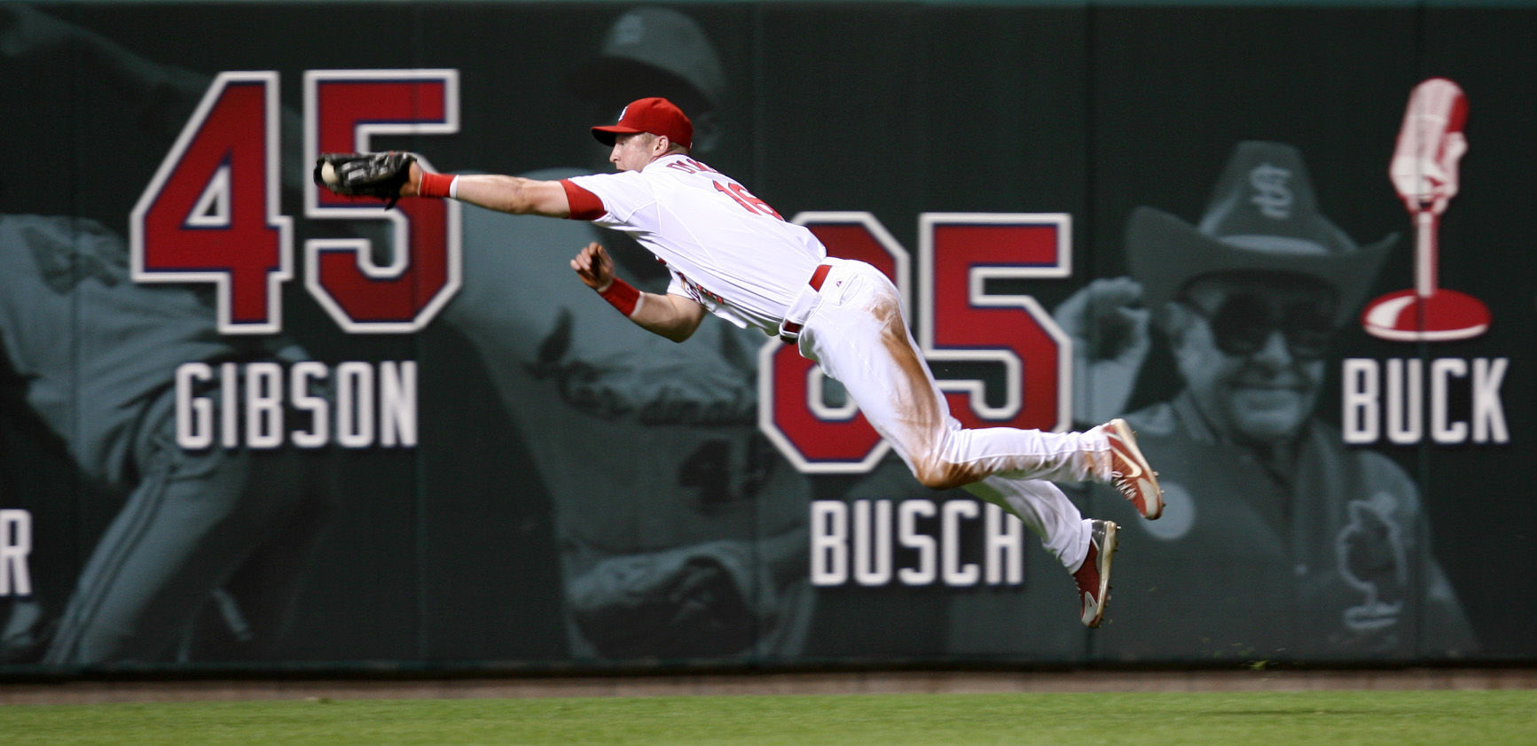 Cardinals left-fielder Chris Duncan